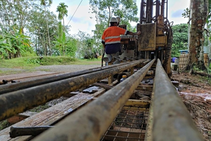 Drillers operating the MD600 diamond drill rig